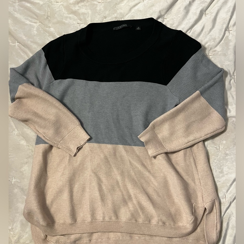 Cyrus sweater size xl